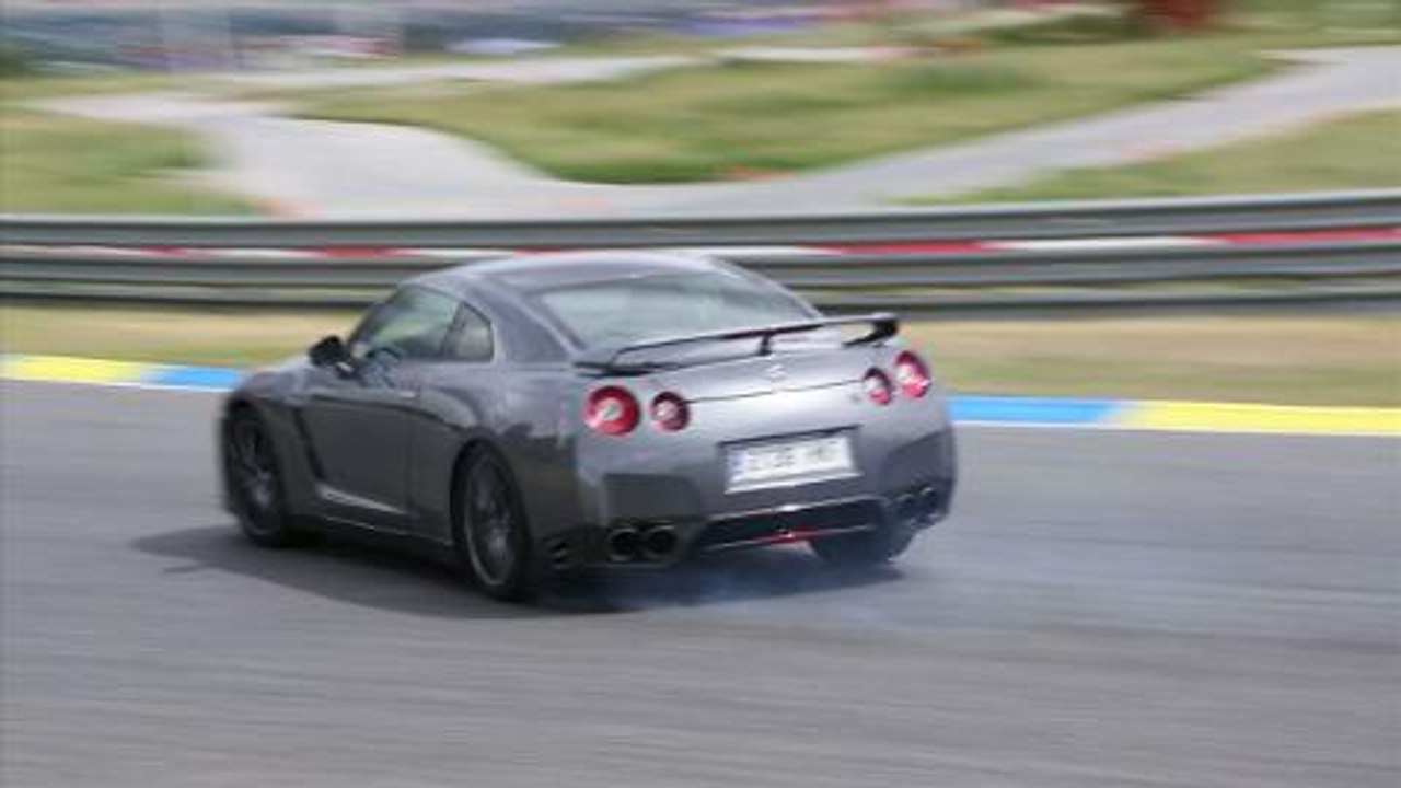 Video: Autobild prueba el Nissan GTR con Lucas Ordoñez en el Jarama
