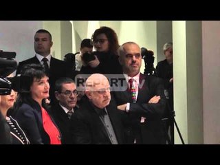 Report TV - Rama çel ekspozitën e Edi Hiles: Arti s’është kohë e çuar dëm