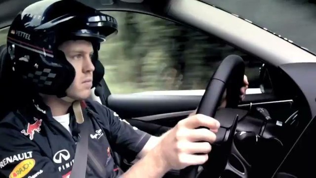 Sebastian Vettel con el Infiniti Q50