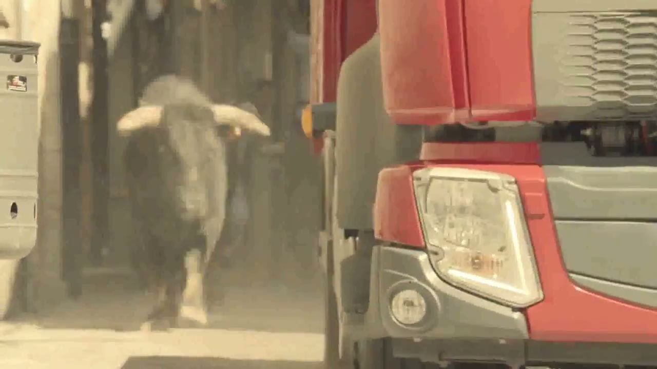 Encierro de un camión Volvo en Ciudad Rodrigo