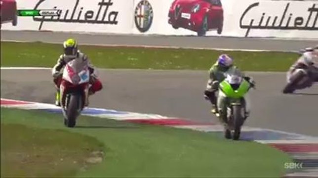 battle for the victory between Kenan Sofuoğlu and Jules Cluzel Officiel SBK