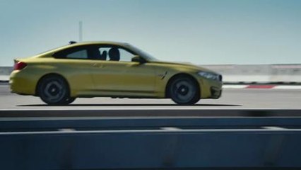 Espectacular BMW M4 en un portaaviones