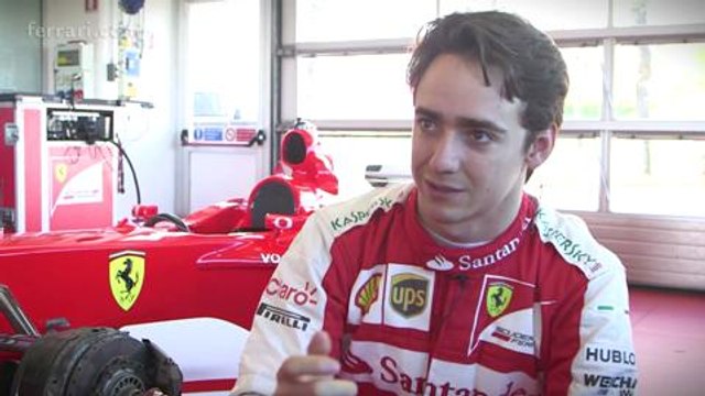 Esteban Gutiérrez pilota el Ferrari F2001 de Schumacher
