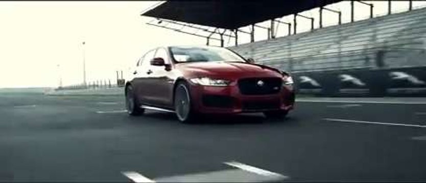 Jaguar XE en el Circuito De Navarra