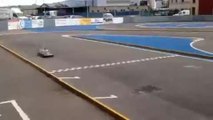 Fernando Alonso se divierte coche radio control