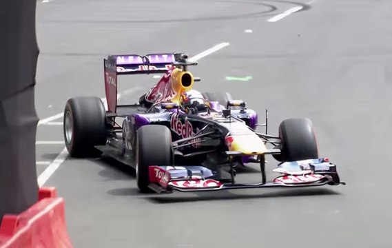 Carlos Sainz en el Show de Red Bull
