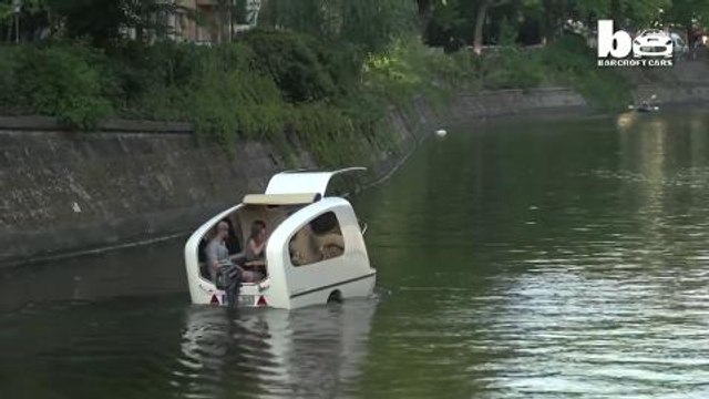 La caravana que se convierte en barco de Barcroft Cars