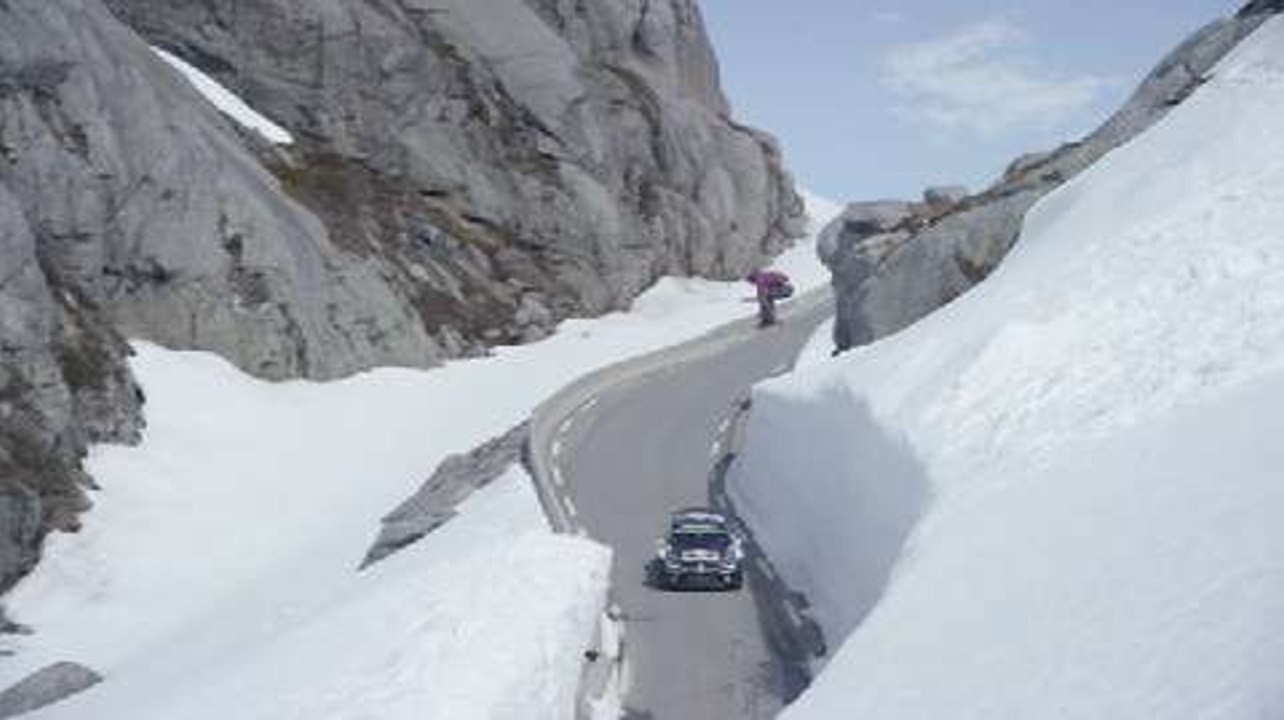 Carrera entre el esquiador Aksel Lund Swindal y el piloto de Volkswagen Andreas Mikkelsen 2