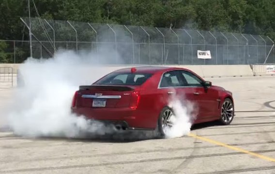 Donuts con el Cadillac CTS-V