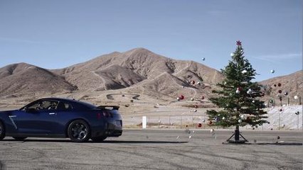 Cómo quitar la decoración de Navidad con el Nissan GT-R