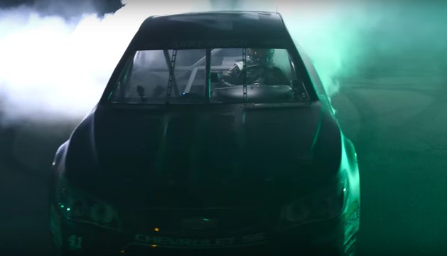 Monster Energy. Kurt Busch quemando rueda y de derrapes