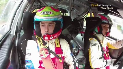 Télécharger la video: Efrén Vázquez, copiloto de Ángela Vilariño en el Opel Adam R2 de rallys