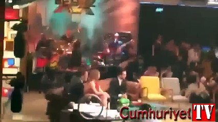 Beyaz Show'da protesto... Öğrenci Kolektifleri üylerine VTR arasında müdahele