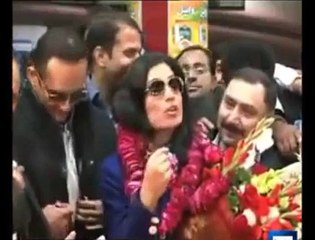 Meera Says I Love Urdu Aur English Se Nafrat Hy