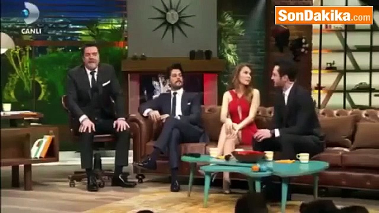 Beyaz Şovda Ayşe Öğretmen Yalnız Değildir Sloganları Atıldı