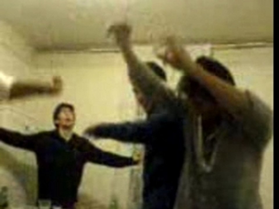 Ozan ve ogi cosuyorlar