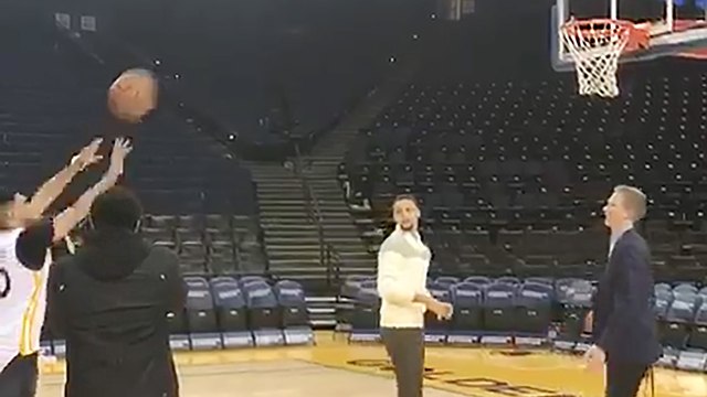 Stephen Curry Teaches Boxer Amir Khan How to Shoot a Free Throw