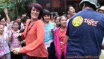 Danse avec les étudiants de l'école  Luong The Vinh Hanoi à Mai Chau | Voyage Vietnam