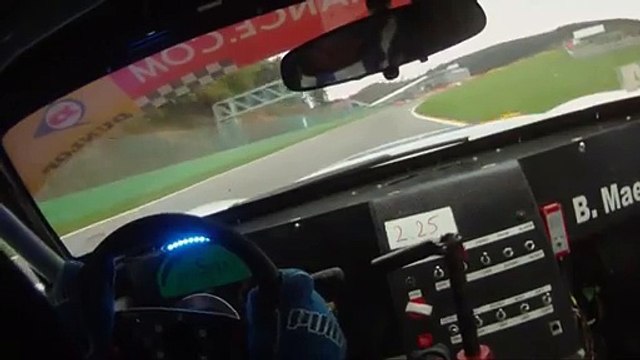 Viper SRT10 GT2 Setting lap record at suilverstone Race track raw footage