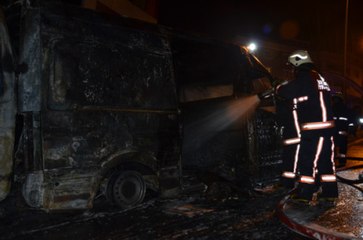 Oksijen Tüpü Patlayan Ambulansın Çarptığı 5 Araç Yandı