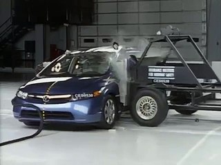 2006 Honda Civic 4 door side IIHS crash test