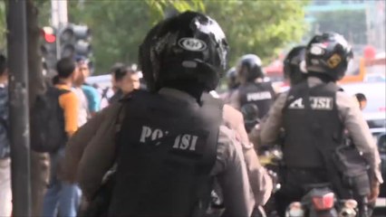 حملة مداهمات واعتقالات بمحافظات إندونيسية