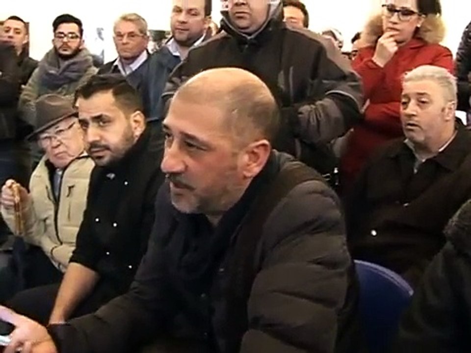 Lo sfogo di un commerciante - -Non vi interessa se non portiamo il pane alle nostre famiglie-