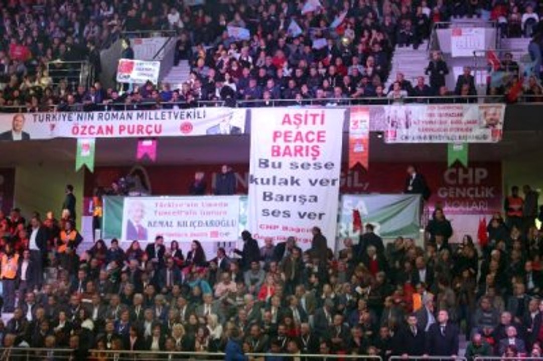 CHP Kurultay Salonundaki Kürtçe Pankart Kaldırıldı