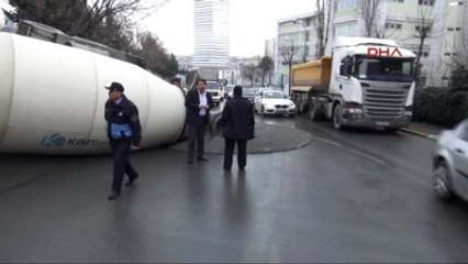 Beton Mikseri Devrildi: 1 Yaralı