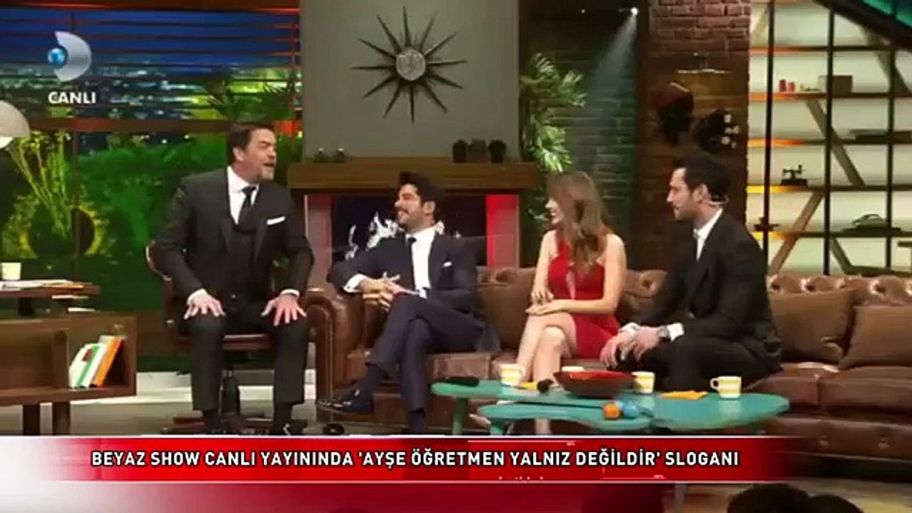Beyaz Show'da Ayşe Öğretmen Protestosu