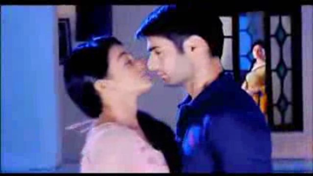 Swaragini 16 January 2016 Swara aur Sanskar Ko Romance karte Dekh Kavita ko Hui Jalan