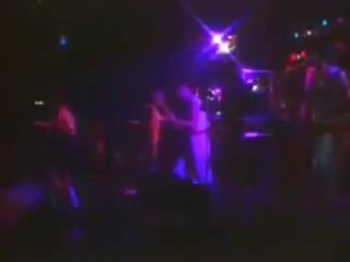 J'aime bien cette voix.