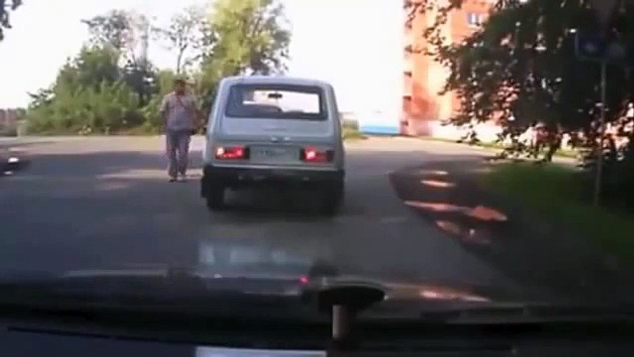 【衝撃映像】　海外自動車事故　衝撃クラッシュシリーズ　決定的瞬間　No １6