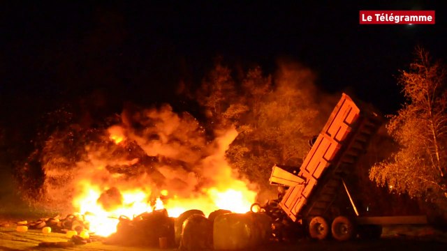 Lannion. Les agriculteurs allument des feux de détresse