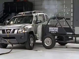 2007 Nissan Xterra side IIHS crash test