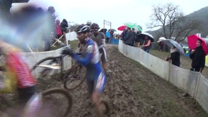 Championnat de France Elites de cyclo-cross 2016 : Le groupe Corbihan en haut du parcours