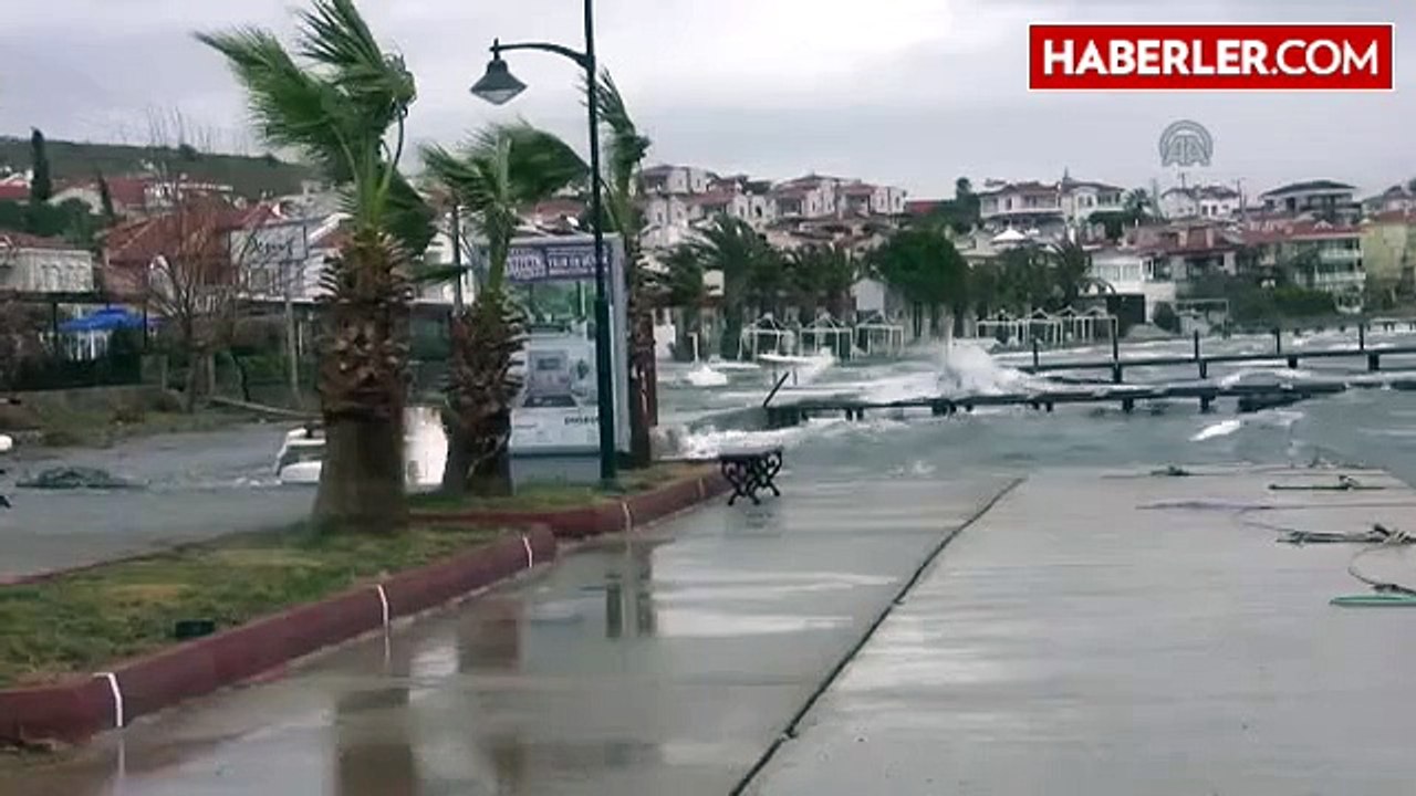 Edremit Körfezi'nde Kuvvetli Lodos Etkili Oluyor