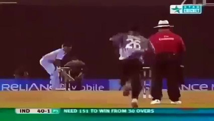 Best Catches in Cricket History! Best Acrobatic Catches!  (7)