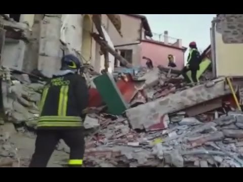 Arnasco (SV) - Crollo palazzina, le ricerche dei dispersi (16.01.16)