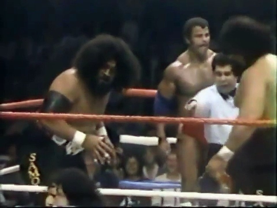 Rocky Johnson & Tony Atlas vs Wild Samoans   Championship Wrestling Nov 26th, 1983