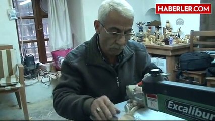 Ahşaba Şekil Vererek Kentini Tanıtıyor