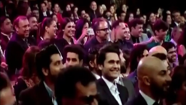 Ayesha omar and Comedian making fun of Meera in Lux style awards