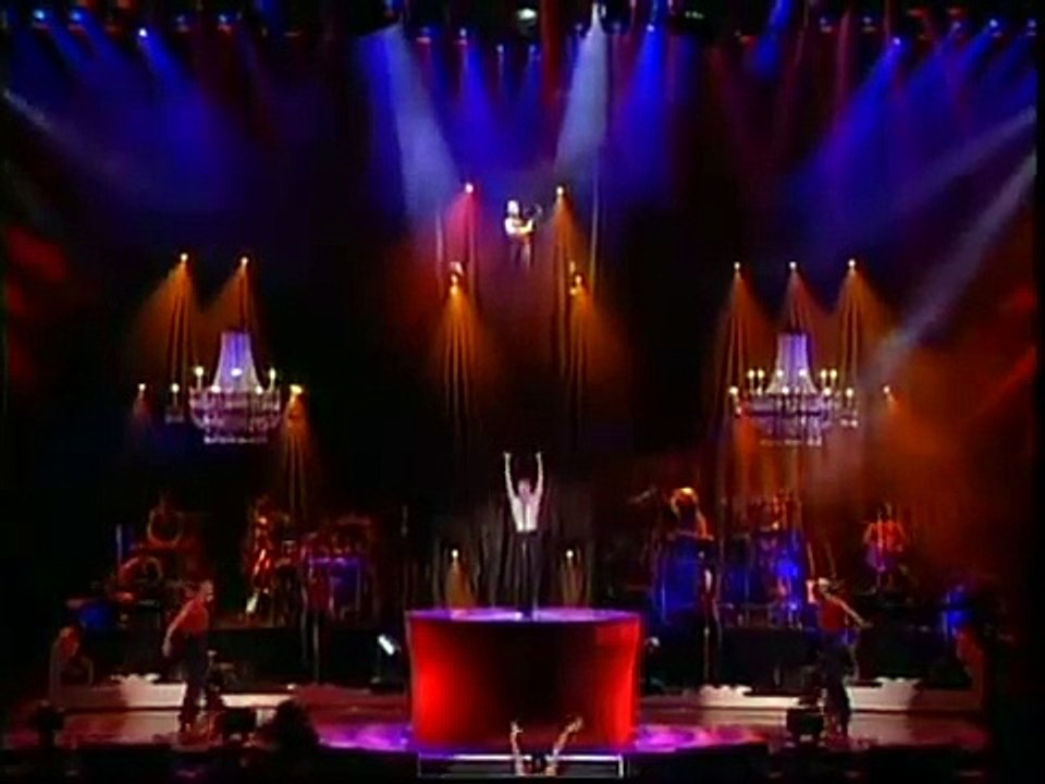 Madonna - 13. La Isla Bonita - The Girlie Show