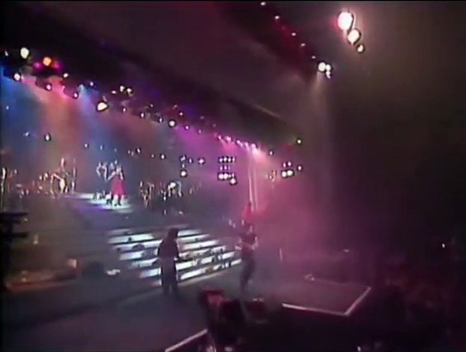 Madonna - Holiday [Who's That Girl Tour]