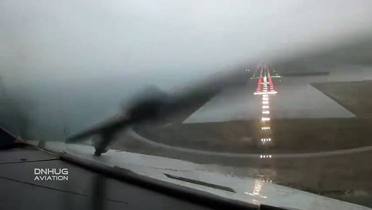 Impressive A340-300 Pilotview Crosswind Landing at Hong Kong Big Planes