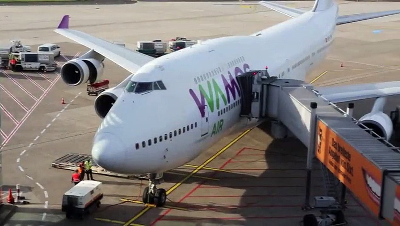 Boeing 747 CROSSWIND Landing at Düsseldorf Big Planes