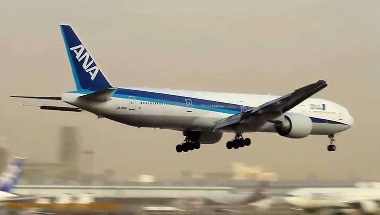 SUPER CROSSWIND Landing and takeoff at tokyo a380-b747-b777 Big Planes