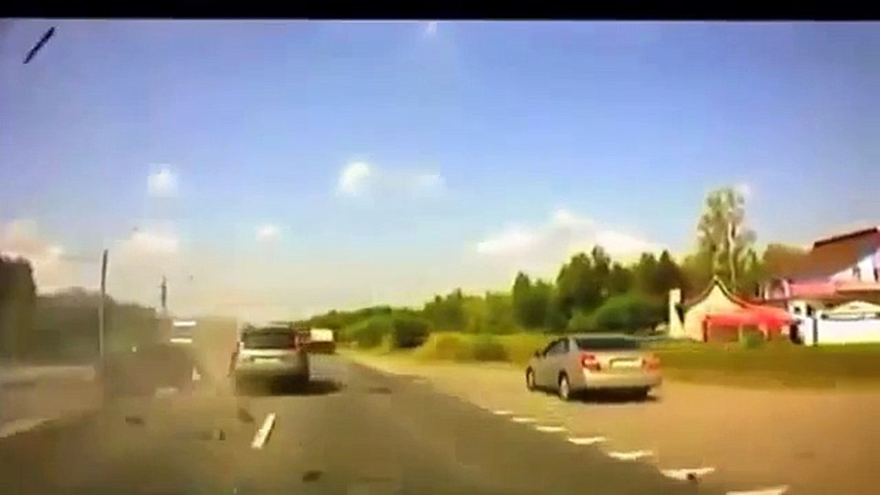 【衝撃映像】無惨に大破するクルマ！！迫りくる恐怖映像！！海外自動車事故　クラッシュ総集編　　決定的瞬間Car crash compilation 2013　No35