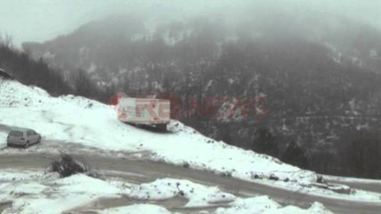 Qyteti i Korçës zbardhet nga dëbora, qarkullimi me zinxhirë- Ora News- Lajmi i fundit-