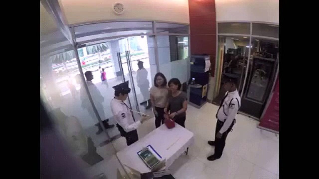 James Reid nagdisguise bilang Mall Guard! - YouTube